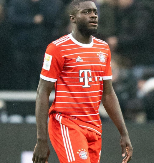 曼联转会策略解析:中场优先与后卫布局