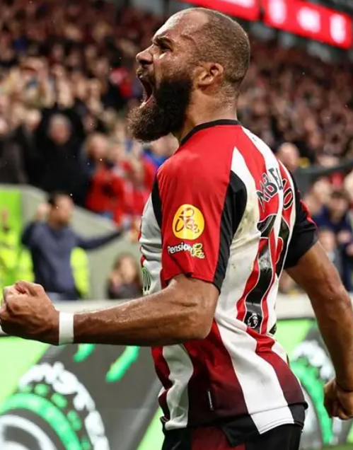 英超第9轮曼联大胜:姆伯莫火力全开引领红魔前行