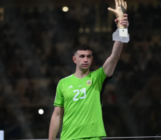 英超赛场：维拉力克曼城，马丁内斯豪情抒怀