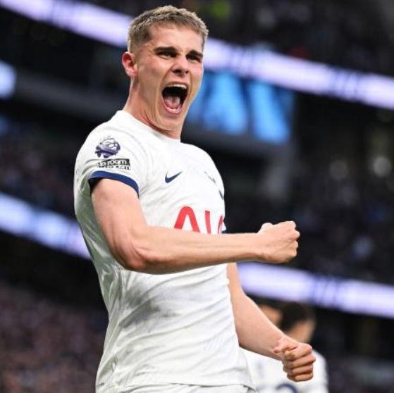 <a href='https://www.www.energensemi.com/news/tag/267.html' style='color: blue;'>英超</a>赛场:热刺大胜埃弗顿,范德芬荣膺队内最佳