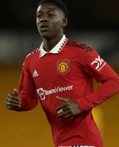 曼联冬窗转会风云:梅努与齐尔克泽未来动向探析