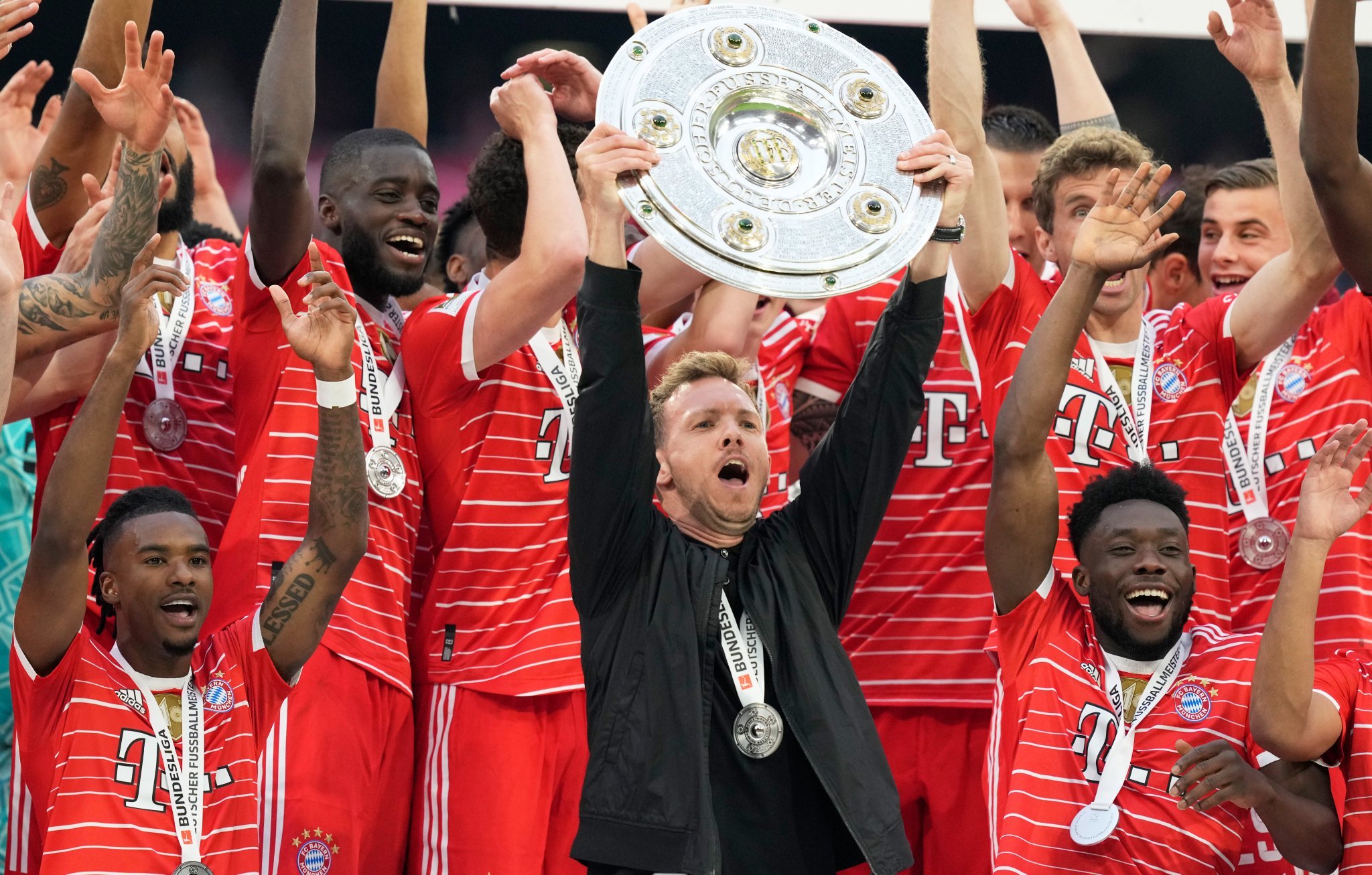 拜仁慕尼黑:欧冠赛场的德意志战车轰鸣向前