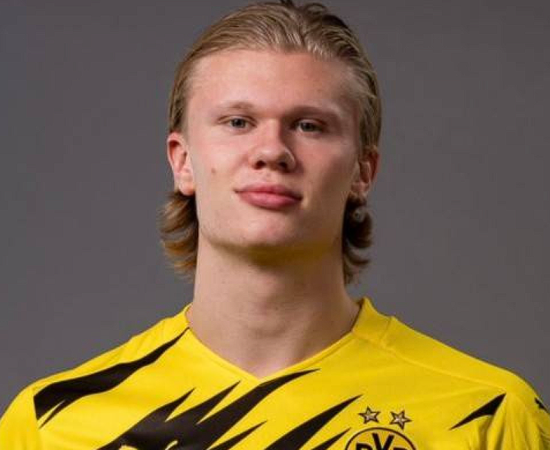 近日,西班牙足球转会市场传出了一则备受瞩目的消息,皇马与挪威锋线新星哈兰德之间的转会传闻引发了广泛关注。据西班牙知名记者Jorge Picón在相关渠道透露,这一传闻并非毫无根据的猜测。 从哈兰德本人的意愿来看,有可靠消息源——哈兰德身边人士证实,这位年轻且极具天赋的球员内心深处十分渴望能够身披皇马的白色战袍,为这支<a href='https://www.750d.cn/news/tag/284.html' style='color: blue;'>西甲</a>豪门效力。哈兰德作为当今足坛备受瞩目的新生代前锋,其出色的身体素质、门前嗅觉以及强大的得分能力,使他成为了众多豪门俱乐部觊觎的对象。而皇马,作为欧洲足坛的顶级豪门,拥有悠久的<a href='https://www.750d.cn/news/tag/1128555.html' style='color: blue;'>历史</a>、辉煌的战绩以及庞大的球迷基础,对于任何有追求的球员来说,都具有极大的吸引力。 与此同时,西班牙媒体还报道了另一则与皇马阵容变动相关的消息。如果皇马阵中的<a href='https://energensemi.com/news/tag/1068605.html' style='color: blue;'>巴西</a>球星维尼修斯选择离开球队,那么皇马管理层极有可能将引进哈兰德作为重要的补强举措。Jorge Picón在播客节目中进一步阐述了相关情况,他提到哈兰德的经纪人皮门塔曾多次公开强调,球员在职业生涯的规划上拥有高度的自主权,他掌控着自己的命运走向。并且,哈兰德与<a href='https://energensemi.com,www.energensemi.com,wap.energensemi.com/news/tag/268.html' style='color: blue;'>曼城</a>之间存在解约金条款这一特殊情况,尽管目前该条款的具体金额尚未向外界公布,但这无疑为哈兰德未来的转会提供了一种潜在的可能性。 Jorge Picón还针对哈兰德加盟皇马的可能性与维尼修斯的处境之间的关系发表了看法。他指出,目前维尼修斯并未完全拒绝与皇马续约,双方都秉持着积极的态度,相信能够达成新的协议。然而,一旦维尼修斯最终决定留队,那么哈兰德加盟皇马的可能性将会大幅降低。毕竟,皇马在阵容构建上需要综合考虑多个因素,包括球员的位置、战术体系以及薪资结构等。 综上所述,皇马与哈兰德之间的转会传闻并非空穴来风,它涉及到球员的个人意愿、俱乐部的阵容规划以及复杂的转会条款等多个方面。未来,这一传闻将如何发展,哈兰德是否会真的披上皇马的战袍,值得我们持续关注。