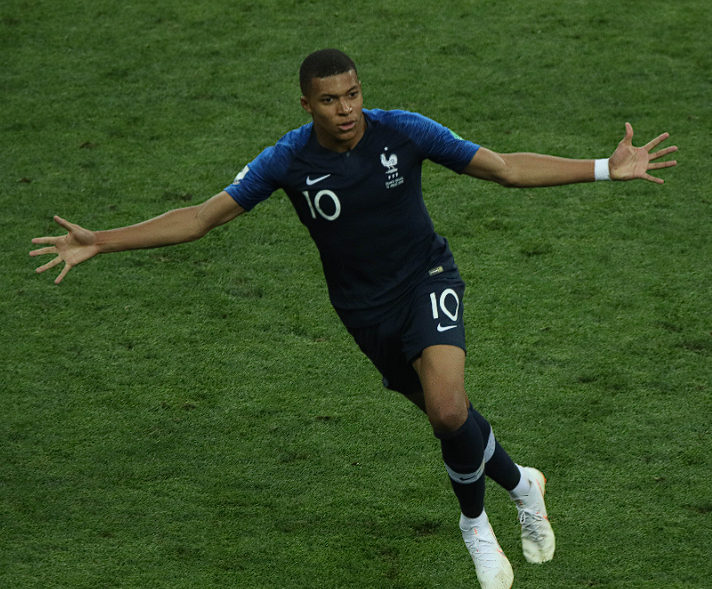 姆巴佩伯纳乌贵宾室加冕:首获欧洲金靴,续写<a href='https://energensemi.com/news/tag/286.html' style='color: blue;'>皇马</a>传奇新篇