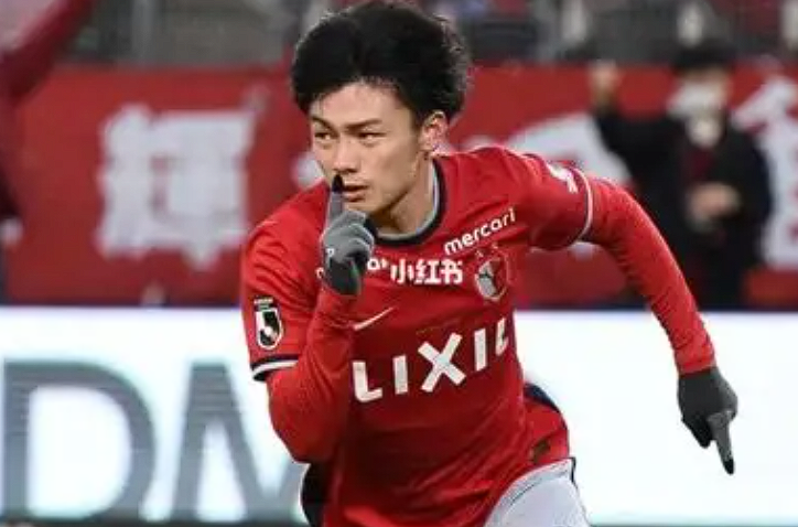 费耶诺德荷甲强势领跑:上田绮世闪耀与范佩西执教成效分析