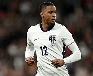 利物浦主场奏凯维拉虽败犹荣,孔萨坦言失误受惩需保持信心