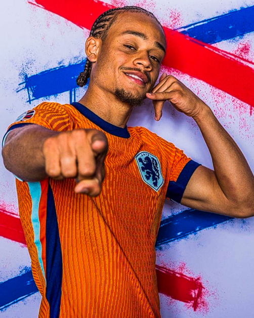 英超与<a href='https://energensemi.com,www.energensemi.com,wap.energensemi.com/news/tag/260.html' style='color: blue;'>欧冠</a>赛场:热刺主帅弗兰克谈哈维 - 西蒙斯表现与换人决