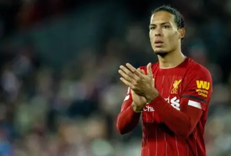 范戴克回应鲁尼质疑:以成熟心态面对批评,团结共克时艰